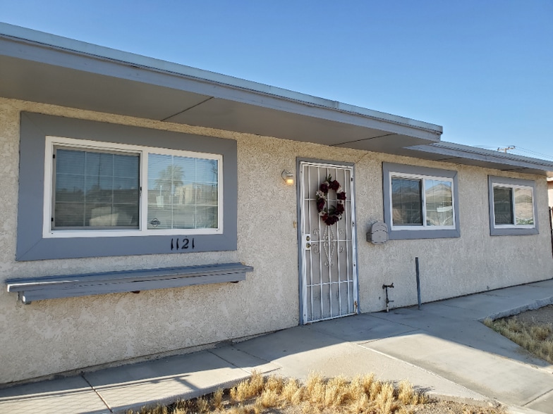 Primary Photo - 1121 Mojave Dr