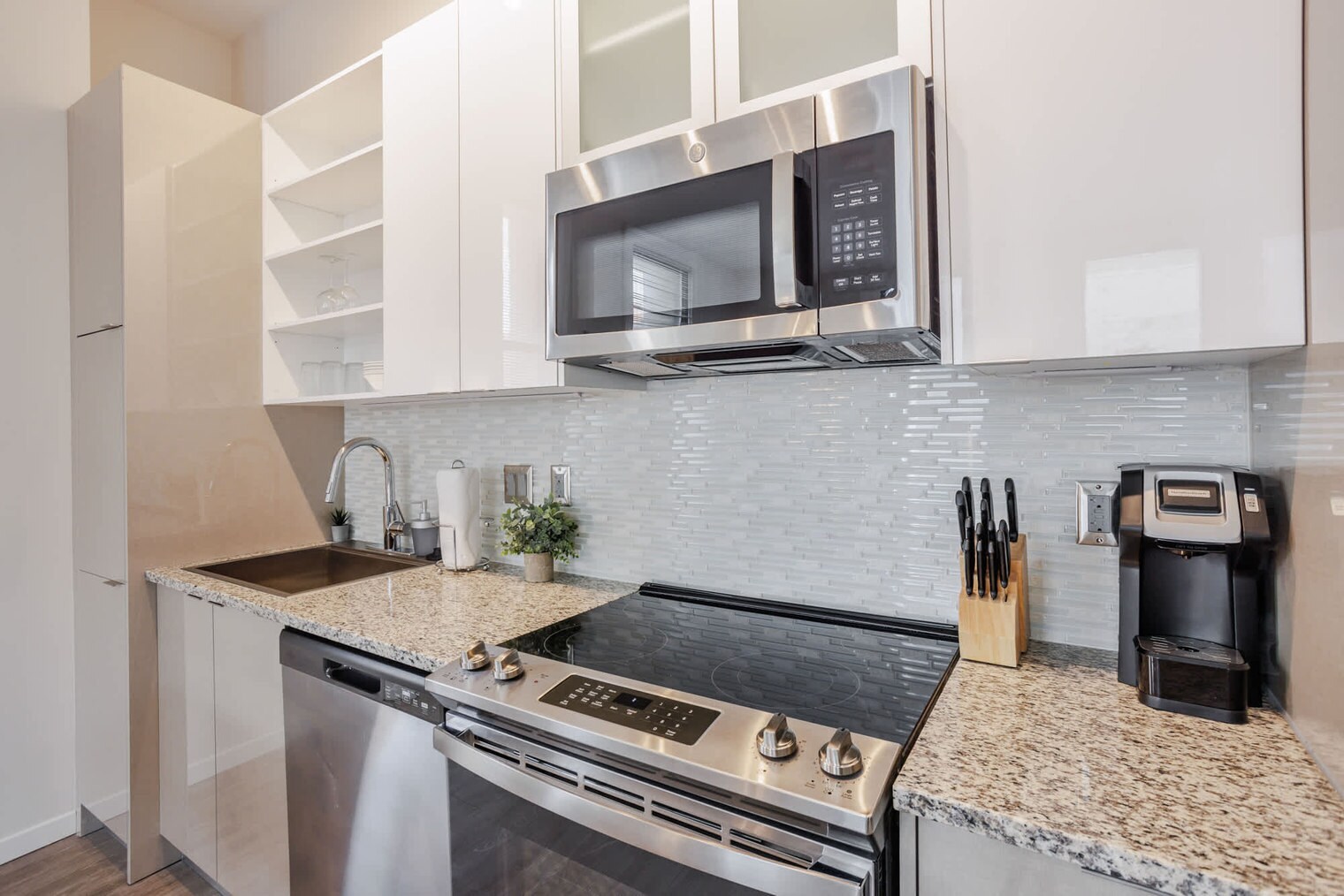 Building Photo - 1 W 4th St