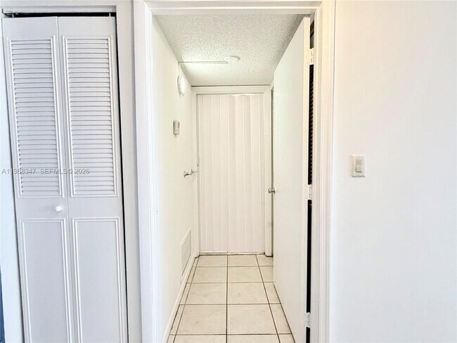 Building Photo - 1300 NE Miami Gardens Dr