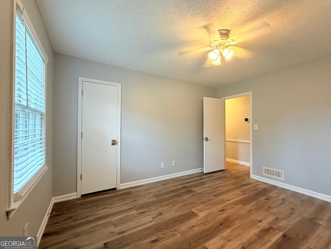 Building Photo - 315 Hardscrabble Rd