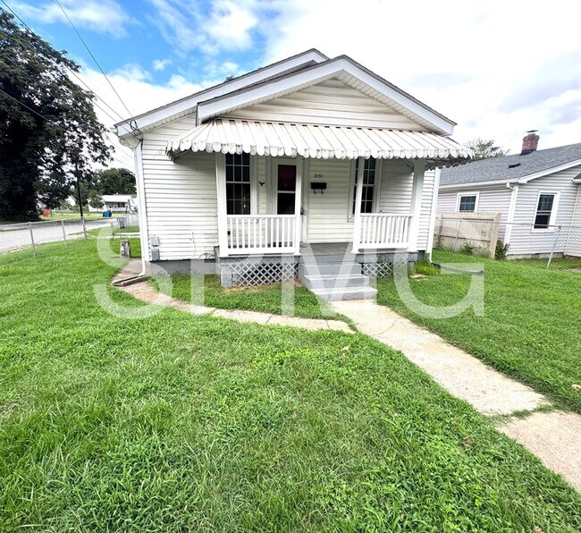 Primary Photo - 2131 Roanoke Ave SW