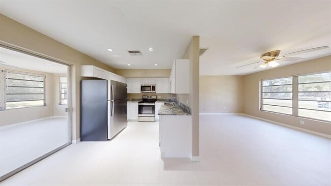 Building Photo - 4902 Largo Terrace