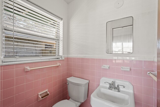 Building Photo - 1207 Stonecrest Dr
