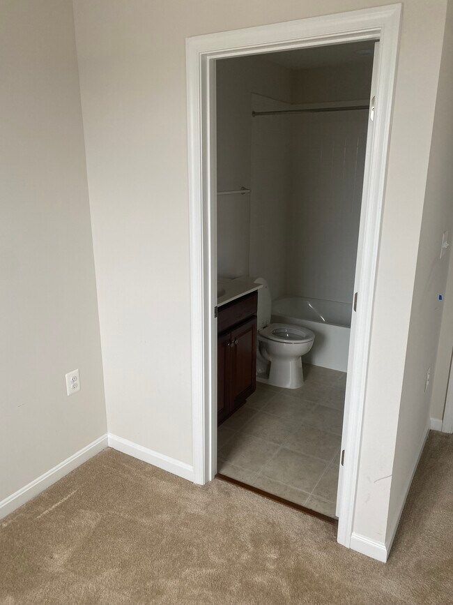 Building Photo - 36 Anthem St