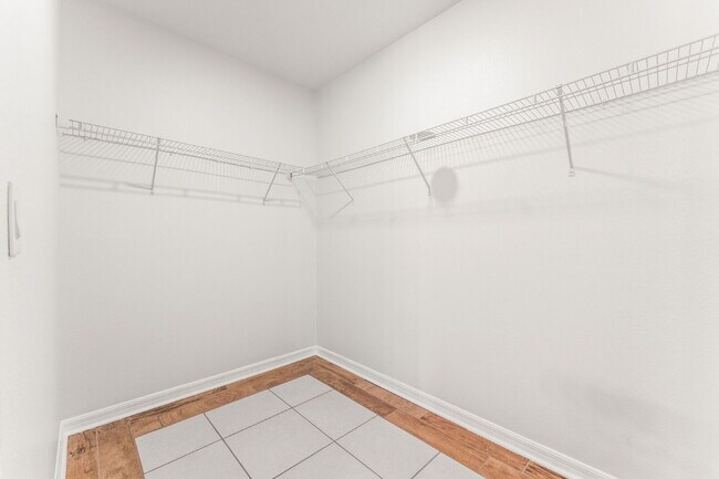 Building Photo - Charming 3 Bed, 2 Bath with Scenic Views i...