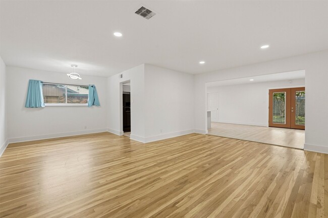 Building Photo - 1219 Wisterwood Dr