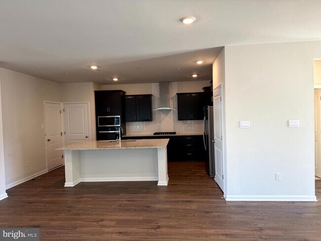 Building Photo - 461 Hanson St