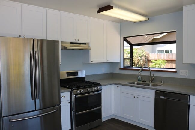 Building Photo - Beautiful 4-bedroom 2 bath Carpinteria hom...