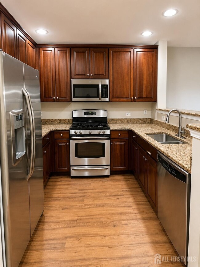 Building Photo - 368 Rector St