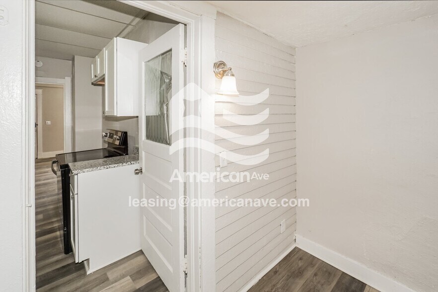 Building Photo - 1735 Joffre Ave