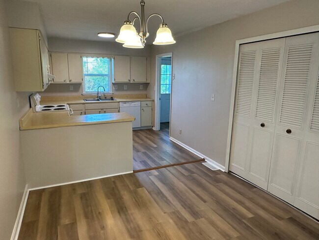 Building Photo - 788 Ridgeview Dr