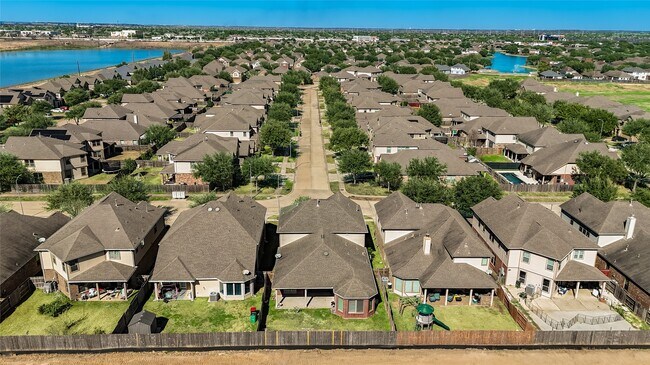 Building Photo - 26311 Parkman Grove Dr