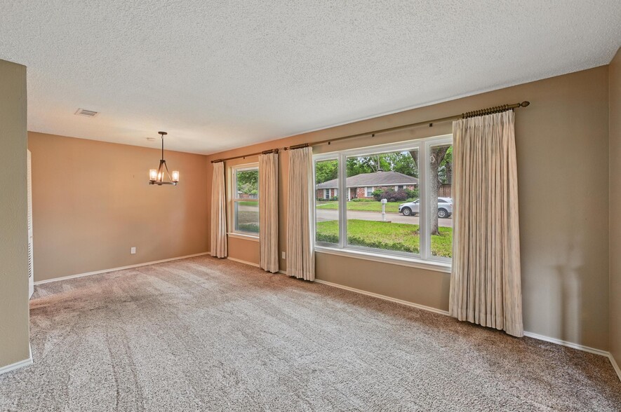 Building Photo - 2221 Prince John Dr