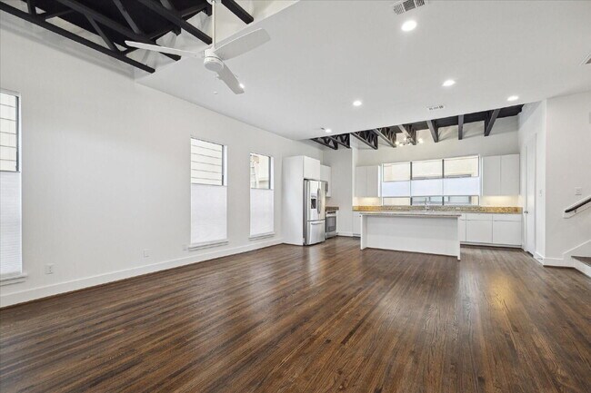 Building Photo - 3 Bed Home for Rent in Greater Heights 77008 | 2-Car Garage + Private Backyard
