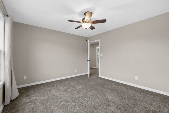 Building Photo - Pet Friendly Four Bedroom with Bonus!