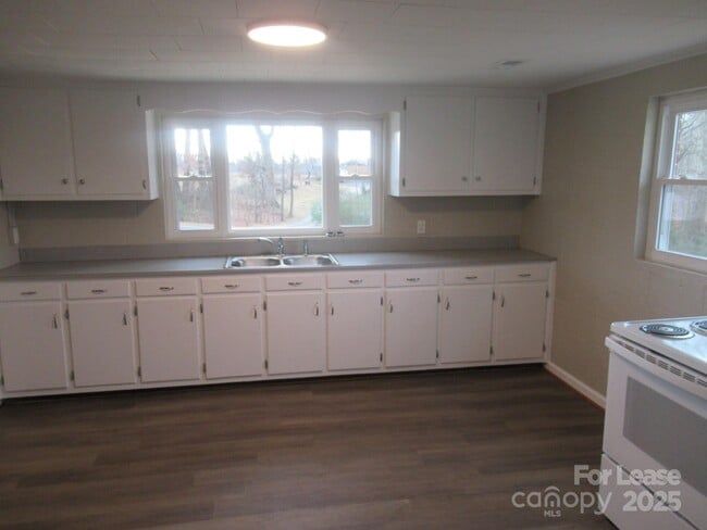 Building Photo - 7510 Palm Tree Church Rd