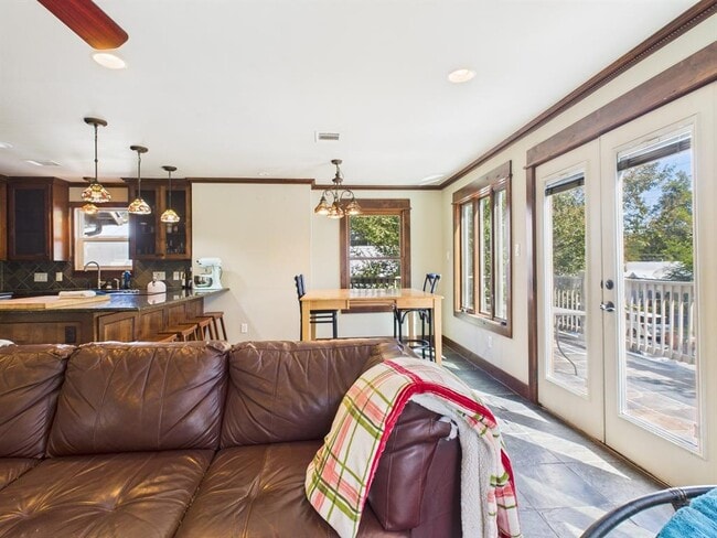 Building Photo - 4604 Avenue H