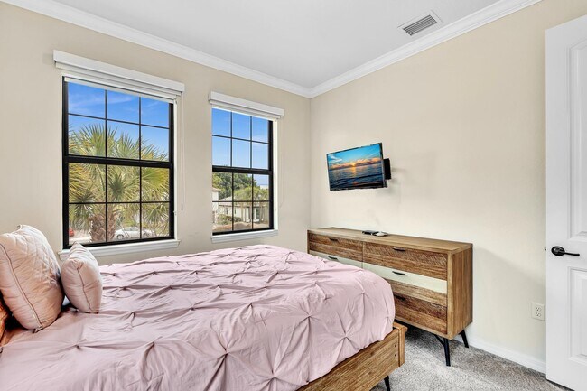 Building Photo - 7921 NW 82nd Ct