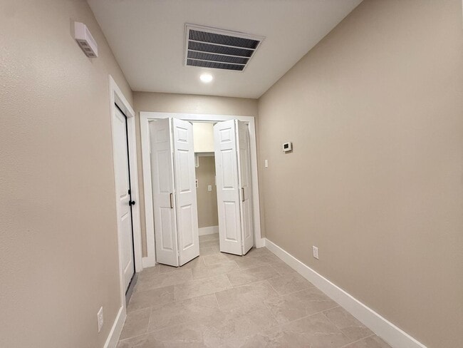 Building Photo - 1010 Golden Nugget Ct