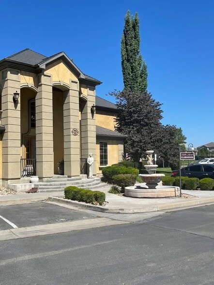 Building Photo - 574 S 2150 W