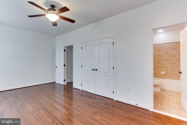 Building Photo - 18353 Fairway Oaks Square