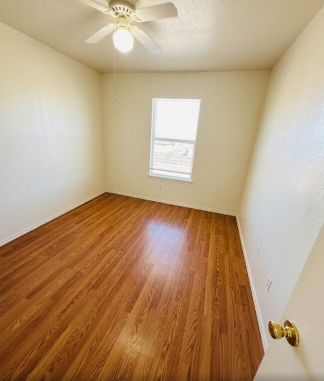 Building Photo - 1111 Horizon Dr