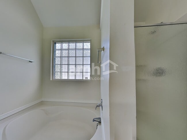 Building Photo - 9117 Hollow Ridge Ln