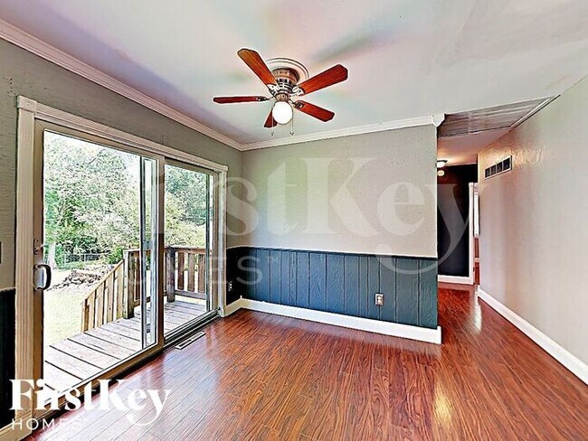 Building Photo - 5548 NE 58th St