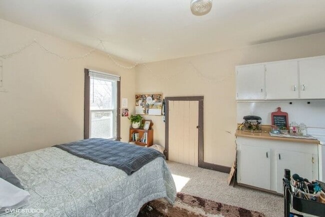 Building Photo - $3,400 | 4 Bedroom, 2 Bathroom House | Pet...