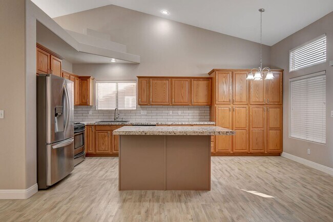 Building Photo - FOR RENT Palm Canyon