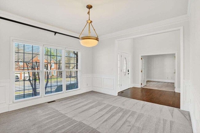 Building Photo - 1200 Cresthaven Ln NW