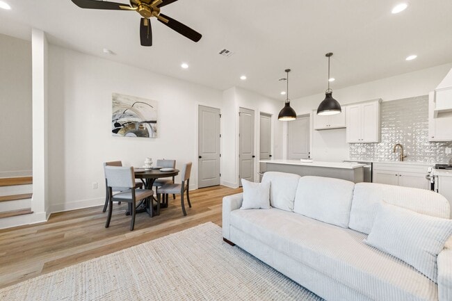 Building Photo - FOR RENT in WEST VILLAGE!