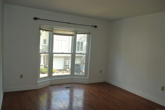 Building Photo - 130 Winchester Ave