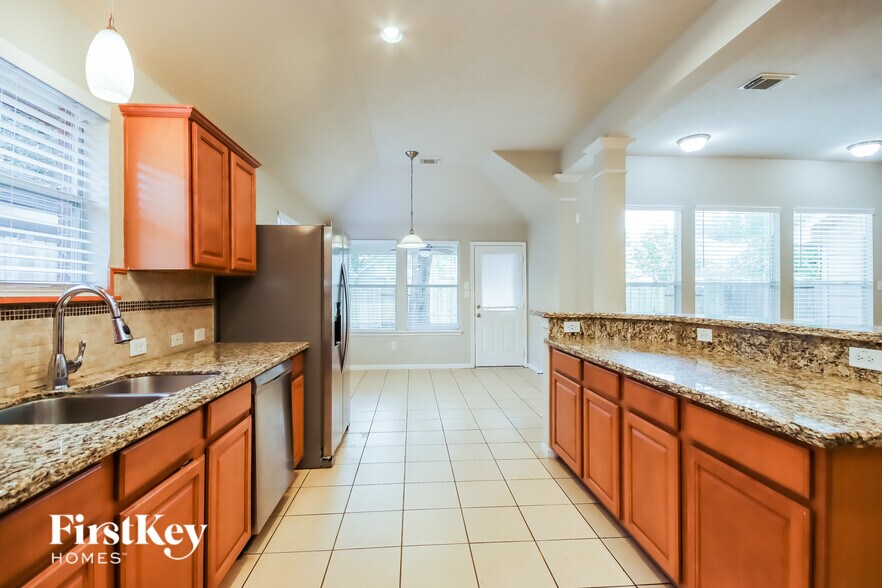 Building Photo - 31223 Rainwood Park Ln