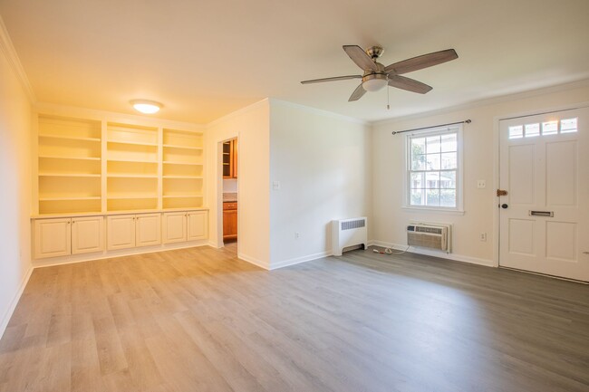 Building Photo - Charming 2 BR/1 BA Apartment in Rockville!