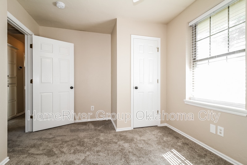 Building Photo - 2521 Ridgewood Dr