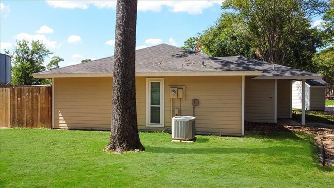 Building Photo - 3559 Balboa Cir