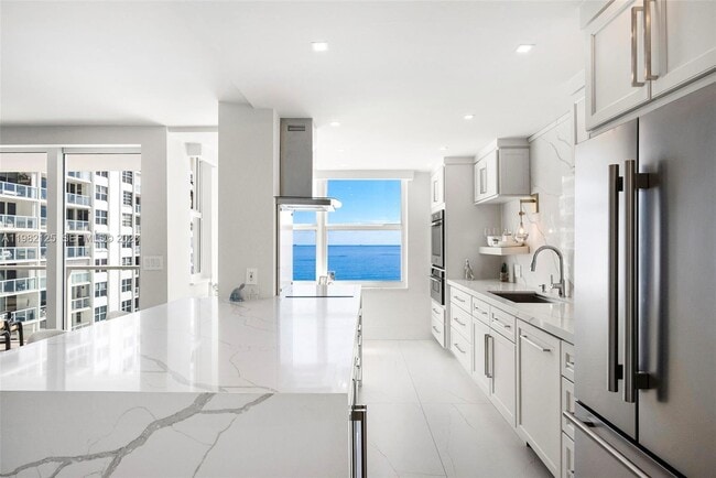 Building Photo - 4300 N Ocean Blvd