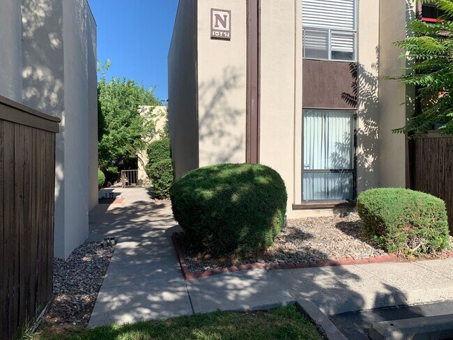 Building Photo - Lovely 2 Bedroom, 2 Bath Condo In The NE!