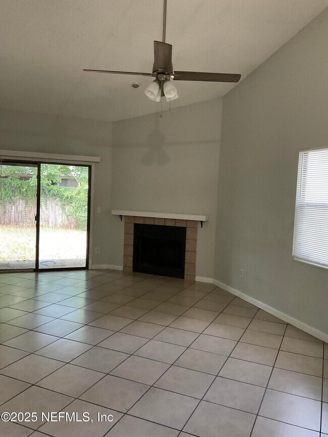Building Photo - 7627 Indian Lakes Dr