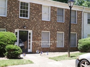 Building Photo - Main Level - Spacious and Open Condo!