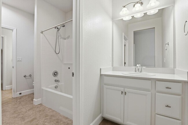 Building Photo - 1818 Tarragon Dr