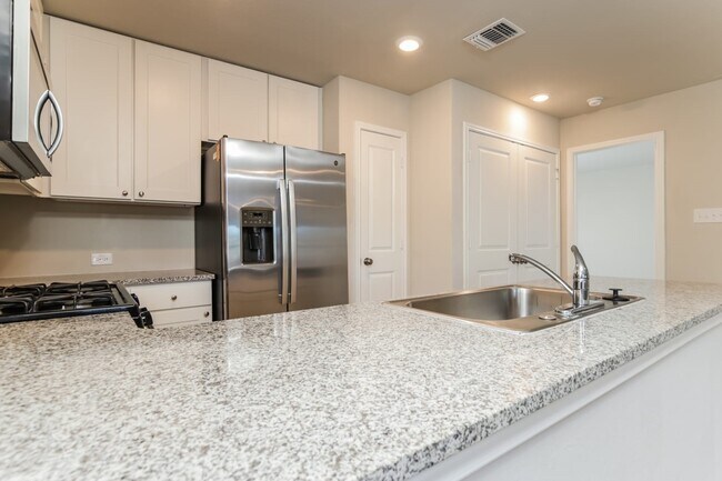 Building Photo - 5734 Leon Pl