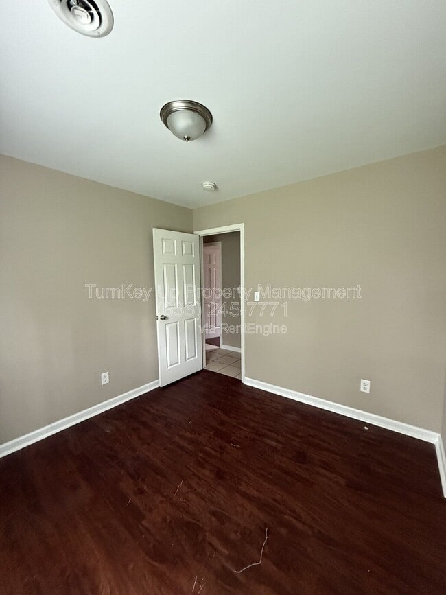 Building Photo - 1202 Laredo Ave
