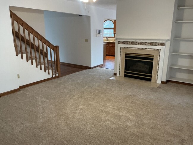 Building Photo - Welcome home!  Sought after Lake of the Woods!