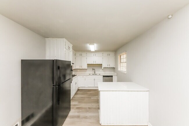 Building Photo - 4230 Senoa Dr