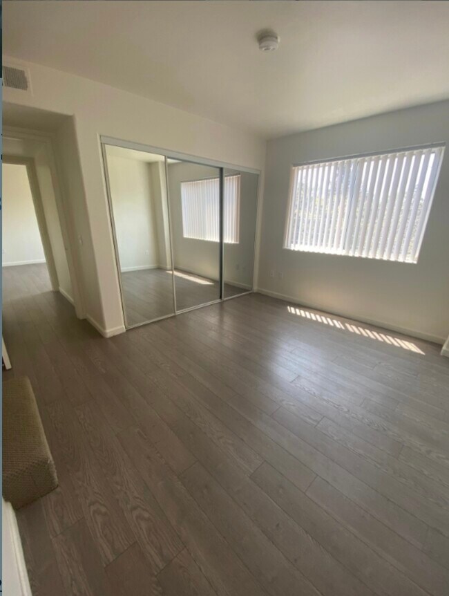Building Photo - 13022 Riverside Dr