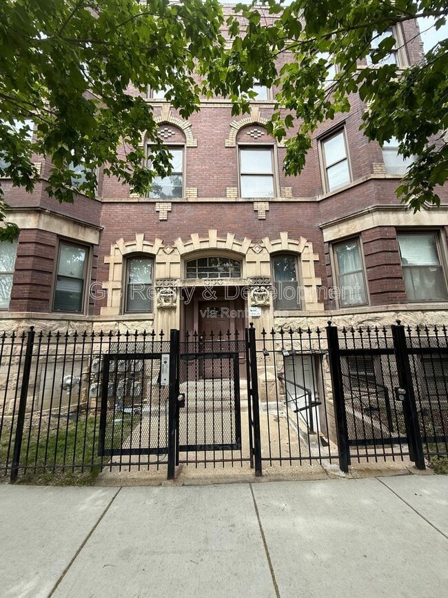 Building Photo - 2550 W Washington Blvd