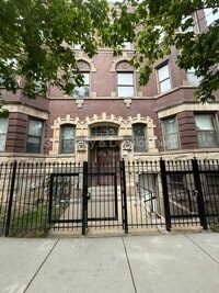 Building Photo - 2550 W Washington Blvd