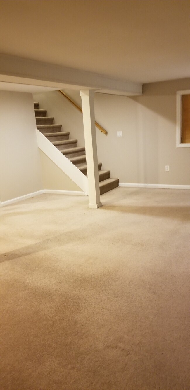 Down stairs living area - 62 Pine St